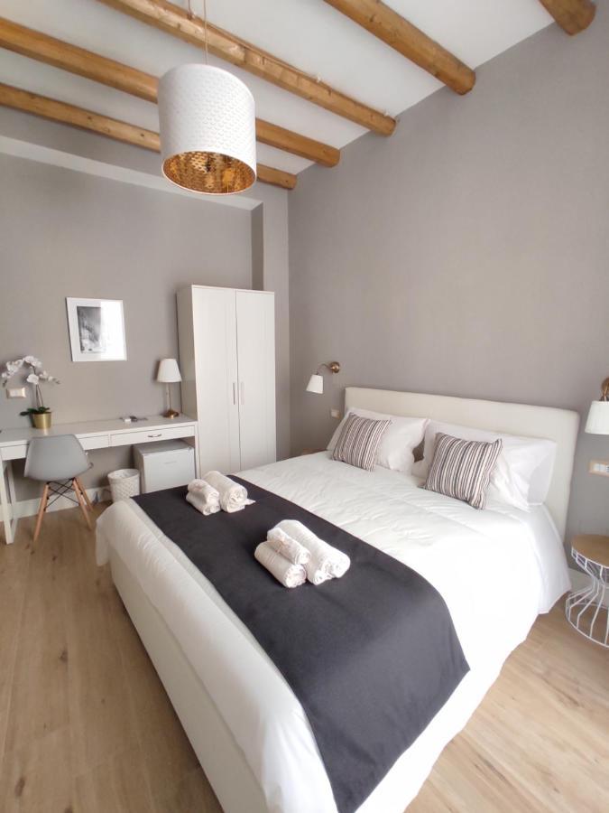 Manno Rooms Affittacamere Cagliari Bagian luar foto
