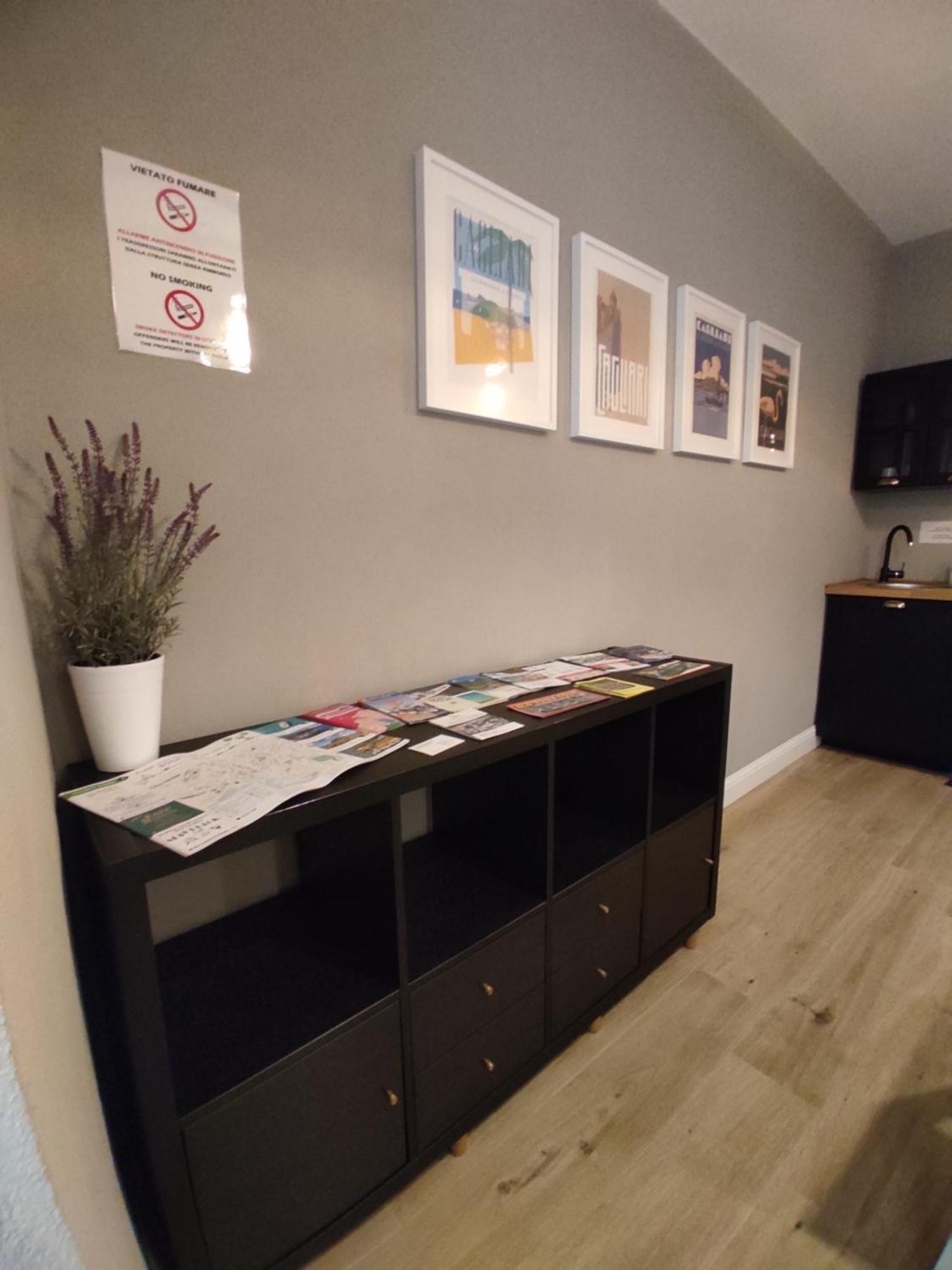 Manno Rooms Affittacamere Cagliari Bagian luar foto